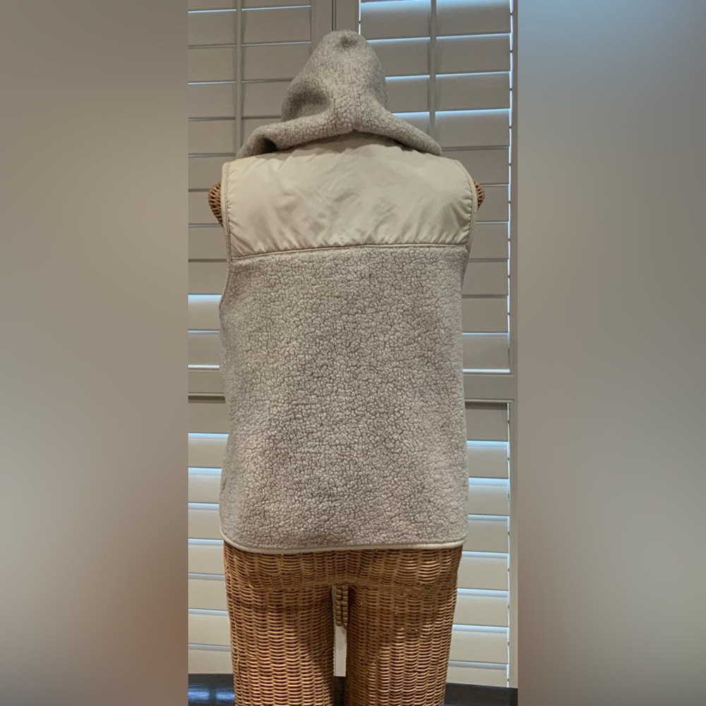 VEST - Picture 2 of 2